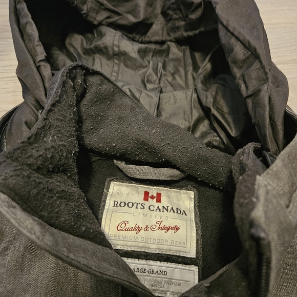 Roots Jacket - Picture 2 of 3